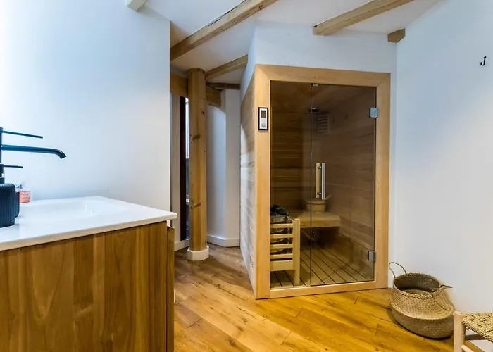 Kabane Keyweek Pool Sauna Downtown Вілла *