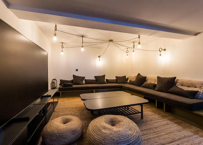 Kabane Keyweek Pool Sauna Downtown Вілла